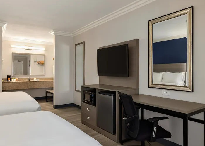 Quality Inn Lake Elsinore I-15